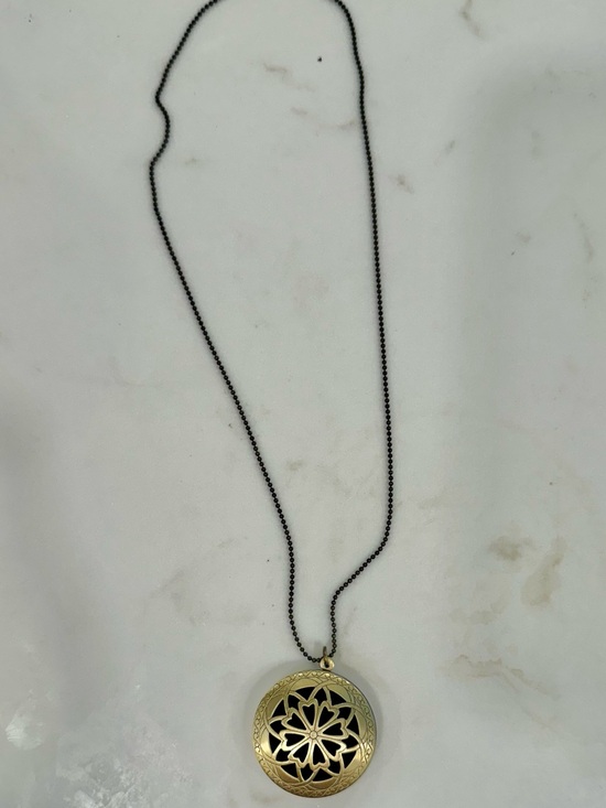 Jewelry - Essential Oil Holder Gold Floral Filigree Pendant Necklace With Spare Oil Pad